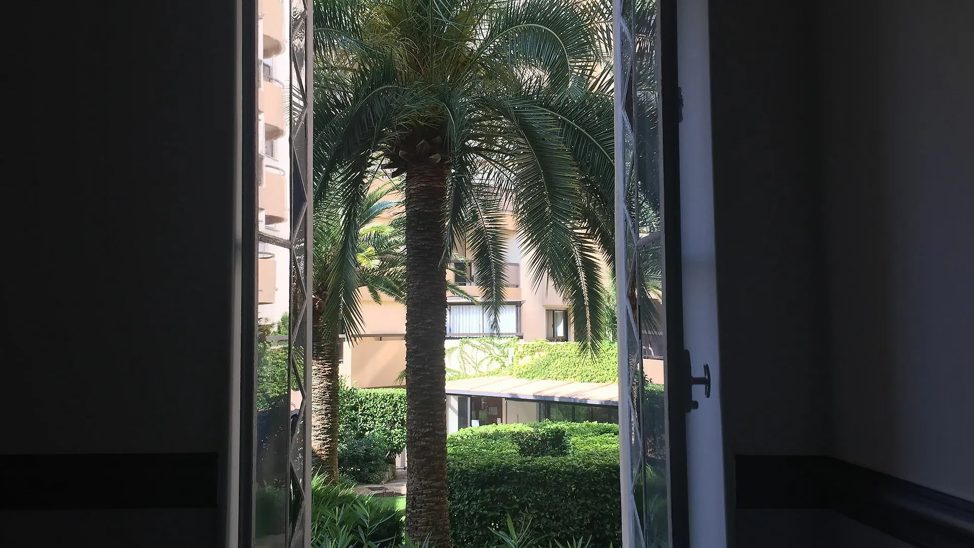 Stay In The Heart Of Nice France